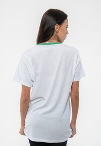 Paradiso Clothing BOB MARLEY COLLEGIATE CREST RINGER - Print T-shirt - white