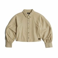 Camicia di jeans beige a maniche lunghe, con bottoni sul davanti, colletto a punta, maniche a palloncino e etichetta laterale. Presenta dettagli di cucitura evidenti.