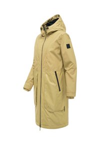 Beiger langer Kapuzenregenmantel mit Frontreißverschluss, Reißverschluss- und Klappentaschen, elastischen Bündchen und schwarzem Logo-Patch am linken Ärmel.
