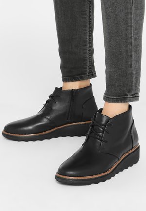 Botines de cuña - black