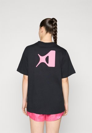 Nike Performance AJA WILSON SIGNATURE TEE - Print T-shirt - black