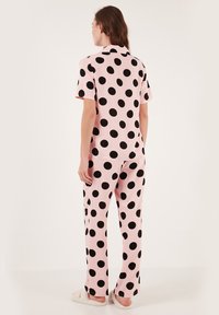 LELA REGULAR FIT - Komplet pidžame - pink