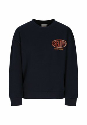 Sudadera negra de manga larga con texto naranja "CREATIVE" y texto pequeño "FEAR LESS - LIVE MORE" en el área izquierda del pecho.