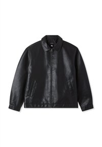Giubbotto in pelle nera con zip, colletto, due tasche frontali, maniche lunghe e etichetta della taglia XL all'interno del colletto.