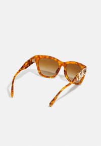 Michael Kors EMPIRE SQUARE - Päikeseprillid - amber tortoise