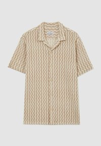 Camicetta a maniche corte in tessuto texturizzato con motivo a zigzag in tonalità beige e marrone chiaro, colletto e bottoni.