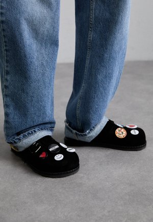 MOSCHINO Clogs - nero