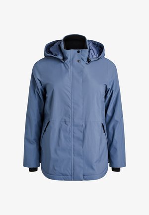 Helle blaue wasserdichte Jacke mit Kapuze, seitlichen Taschen und elastischen Bündchen. Glatte Textur, strukturiertes Design und Reißverschluss.