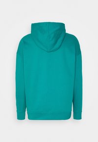 Sudadera con capucha en color azul verdoso, hecha de una mezcla de algodón, que presenta un ajuste relajado, mangas largas y una superficie texturada lisa.