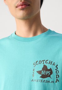 Scotch & Soda REGULAR FIT FRONT BACK - Print T-shirt - agate green