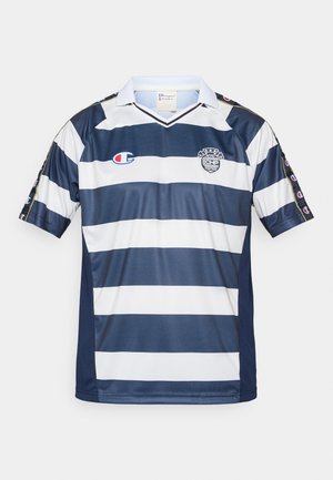 Jersey en polyester rayé bleu marine et blanc avec un col en V, des manches courtes et un détail de logo sur la poitrine et les manches.