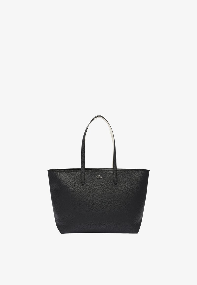 Musta nahkainen kassi, jossa on sileä pinta ja kaksi pitkää kahvaa. Sisältää huomaamattoman logon, avoimen yläosan ja yksinkertaisen suorakulmaisen muodon.