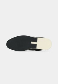 Pier One Casual snøresko - black