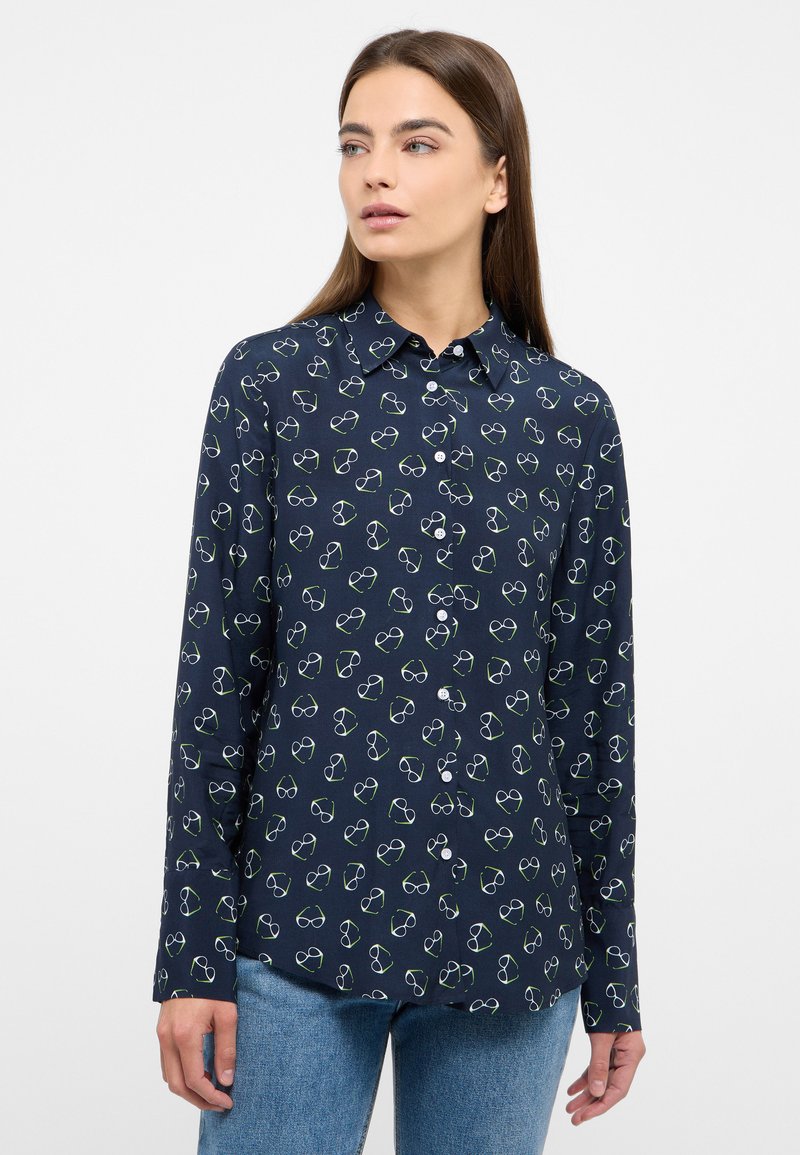 Marineblaue Langarmshirt mit wiederholtem Druck von Brillen in Weiß und Grün. Klassischer Kragen und durchgehende Knopfleiste.