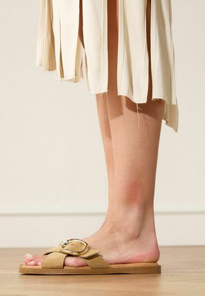 Manfield, Mules - beige