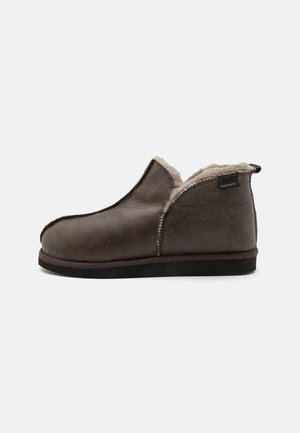 Shepherd ANTON - Slippers - stone oild antique