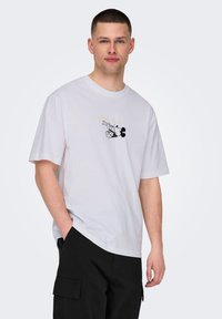 Only & Sons ONSDISNEY MICKEY MOUSE LIFE TEE - T-shirts med print - white