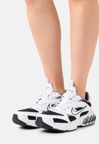 Nike Sportswear ZOOM AIR FIRE - Sapatilhas - photon dust/white/flat pewter/black