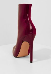 Public Desire Botines de tacón - dark red