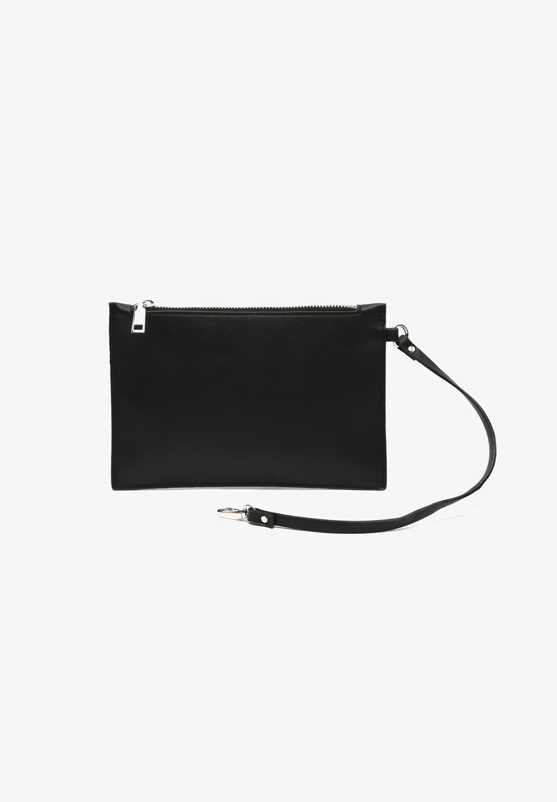 Čierny kožený clutch s hladkou štruktúrou, so strieborným zipsom a odnímateľným zápästným remienkom. Obdĺžnikový tvar, minimalistický dizajn.