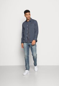 Denham QUINN REGULAR TEE  - T-shirt estampada - ebony grey