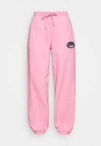 Rosa fleecebyxor med elastiska muddar, dragsko i midjan och en liten svart- och rosa oval logotyp på höger lår.