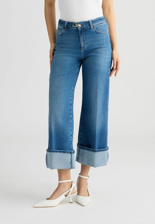 Flared Jeans