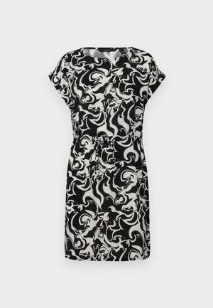 Robe noire et blanche à manches courtes présentant un motif abstrait tourbillonnant, une taille cintrée et un tissu doux avec une coupe décontractée.