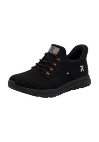 Chaussure de sport noire avec tige en mesh, semelle rembourrée et accents orange contrastants. Elle possède des lacets élastiques et un col rembourré.