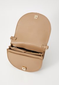 Tommy Hilfiger HERITAGE SADDLE - Cross body bag - khaki