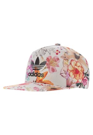 Kšiltovka Adidas s květinovým vzorem s růžovými, oranžovými a žlutými květinami a černým logem Adidas vpředu uprostřed.