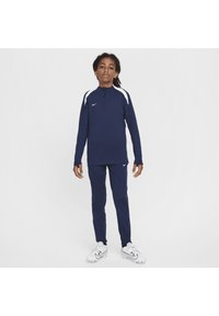 Marineblauwe sporttracksuit met een half-rits lange mouw top met witte accenten en bijpassende broek, gemaakt van lichtgewicht materiaal.