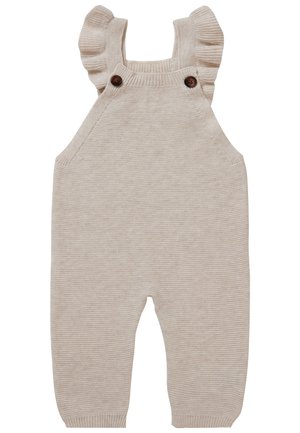 Beige strikket babyheldragt med flæsekantede skulderstropper og to mørke knapper på brystet, med ribstrikkede manchetter ved benene.