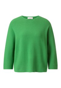 Pull en tricot vert avec un col rond, des manches longues et une coupe décontractée. La texture est lisse, avec un motif côtelé subtil.
