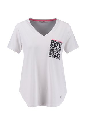 Weißes V-Ausschnitt-T-Shirt aus weichem Stoff, mit einer Leopardenmuster-Tasche und pinkem Saum. Kurze Ärmel und ein lockerer Schnitt.