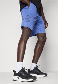 Under Armour TECH GRAPHIC  - Träningsshorts - starlight/black
