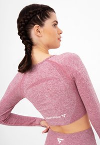 SQUATPROOF LONG SLEEVE RUSH+ SEAMLESS CROPPED LONG SLEEVE  - Long sleeved top - pink