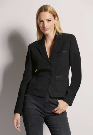 Schwarzer Blazer aus strukturierter Stoffqualität, mit Reverskragen, einreihiger Knopfverschluss und zwei vorderen Taschen.