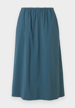 Zila ceļgalu garuma svārki ar elastīgu jostasvietu, gludu audumu un nelieliem savācumiem pie augšas, attēloti uz balta fona.