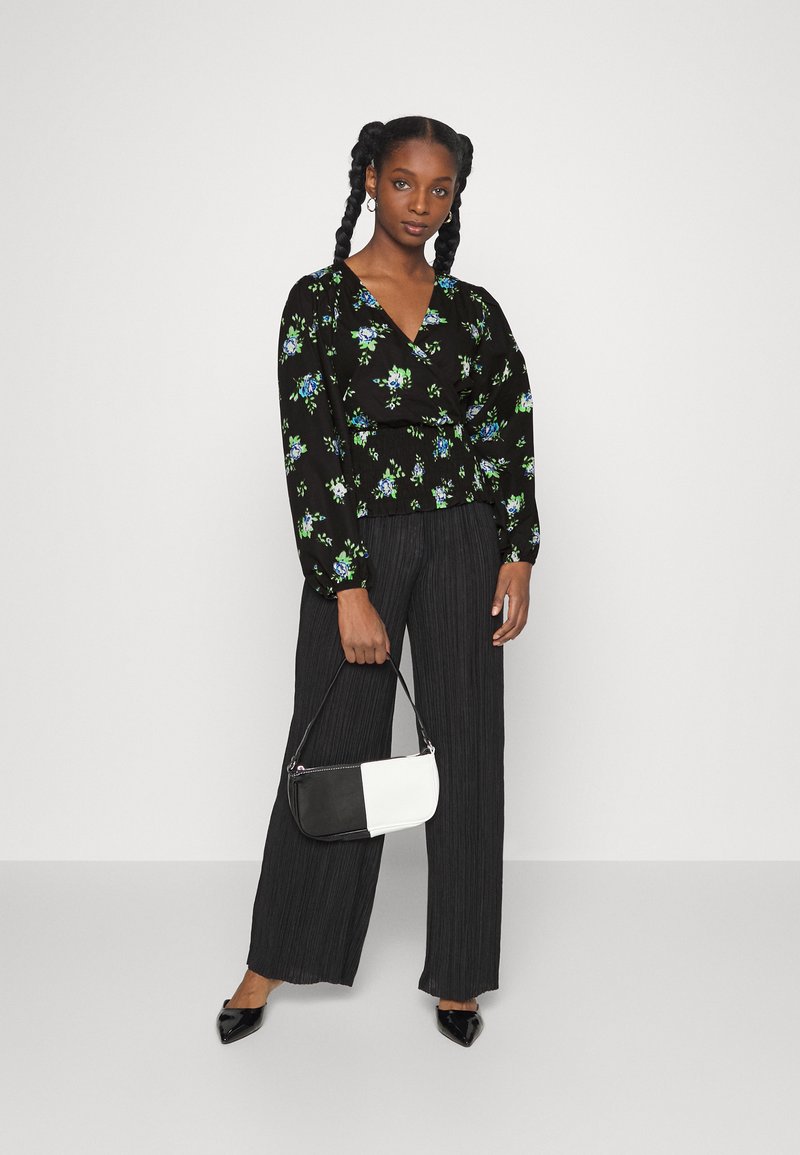 Vero Moda Petite VMBELLA SANNA - Blusa - black