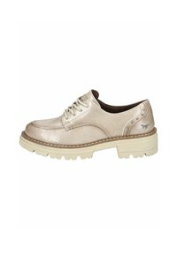 Scarpa stringata di un leggero beige metallico con tomaia testurizzata, suola in crema a contrasto e borchie decorative vicino al tallone.