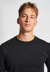 Hummel Longsleeve - black