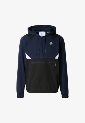 Giacca antivento blu navy e nera con cappuccio, dettagli bianchi, tasca frontale con zip e polsini elastici. Realizzata in materiale leggero e traspirante.