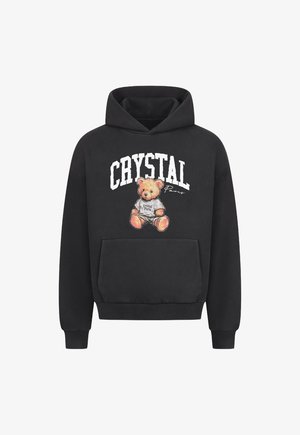 Czarna bluza z kapturem z kieszenią z przodu, z grafiką niedźwiedzia i napisem "CRYSTAL Paryż" w białym kolorze. Materiał wydaje się miękki i teksturowany.