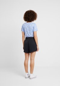 Monki Šortky - black