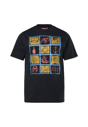 Maglietta nera in cotone con un motivo grafico quadrato che presenta illustrazioni a tema oceanico colorate e accenti in blu, giallo e rosso.