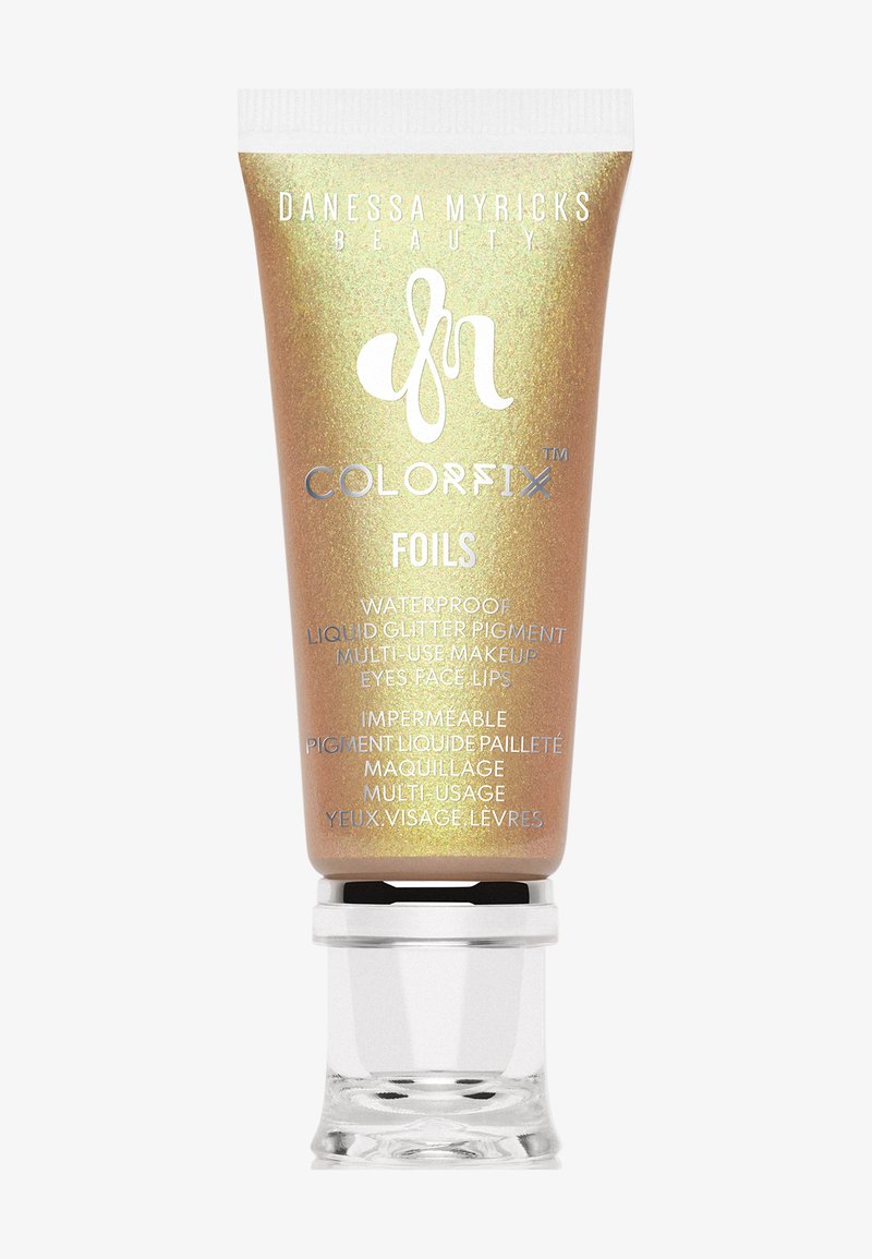 Gouden glinsterende tube van Danessa Myricks Colorfix Foils waterproof vloeibare glitterpigment voor ogen, gezicht en lippen met een doorzichtige dop.
