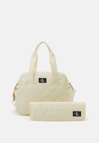 Calvin Klein Jeans BABY DIAPER BAG UNISEX SET - Kūdikio vystyklų krepšys - vanilla