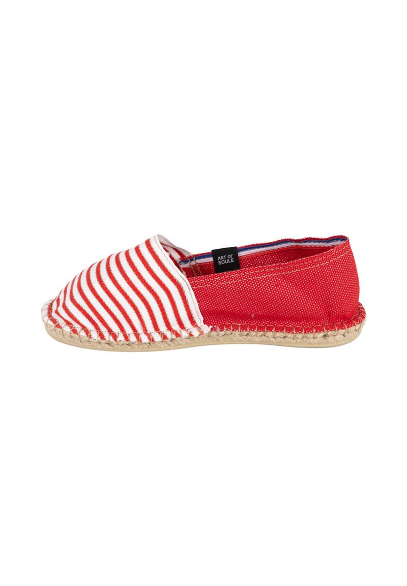 Espadrille rayée rouge et blanc, tige en tissu, semelle en jute, bout arrondi, design sans lacets, doublure intérieure contrastante avec étiquette logo.