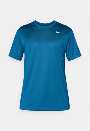 Kortærmet atletisk t-shirt i blå, lavet af glat, fugttransportende stof. Har en rund halsudskæring og et lille logo på brystet.